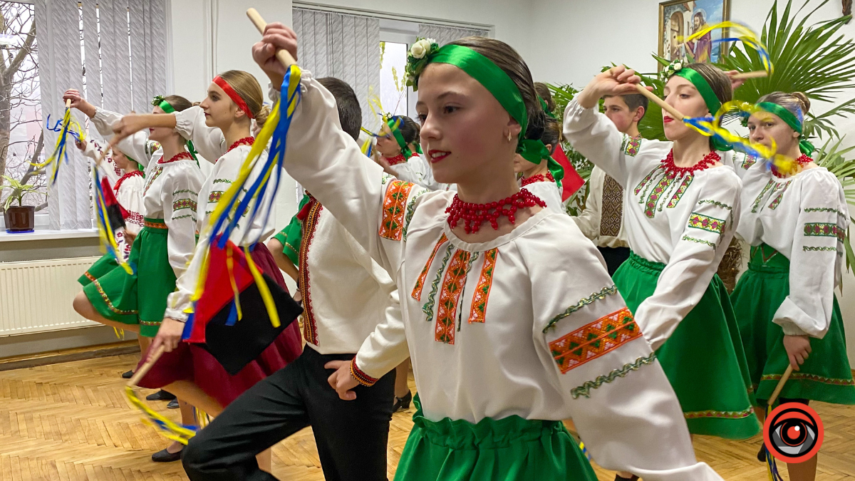 У день ЗСУ у Коломиї діти подарували концерти військовим 14