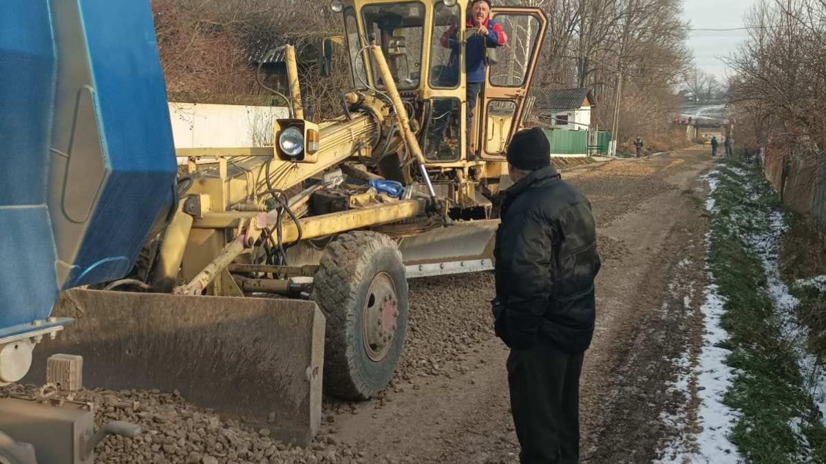 На Городенківщині ремонтують автомобільну дорогу 1
