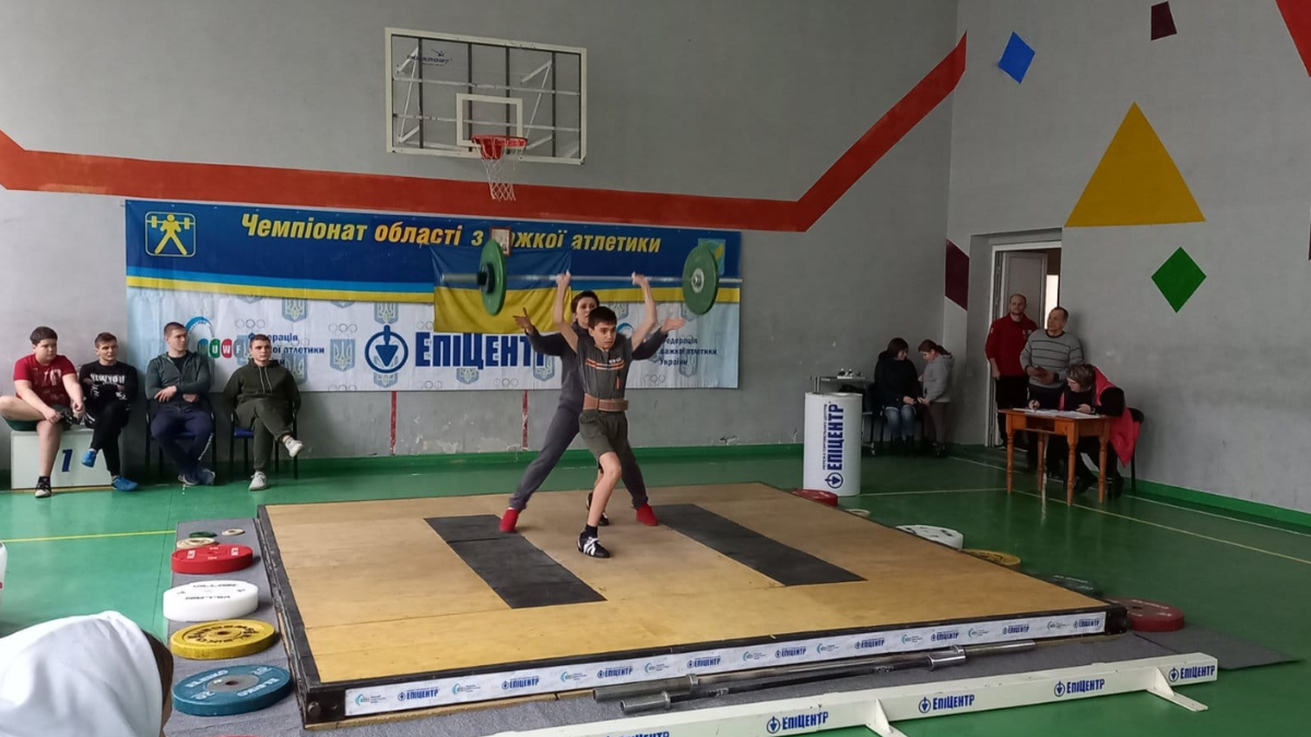 До дня Святого Миколая у Коломиї відбувся турнір з важкої атлетики 6
