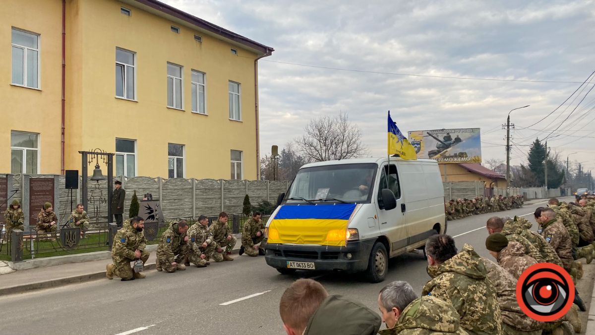 Коломия попрощалася з героєм Павлом Ігнатюком 3