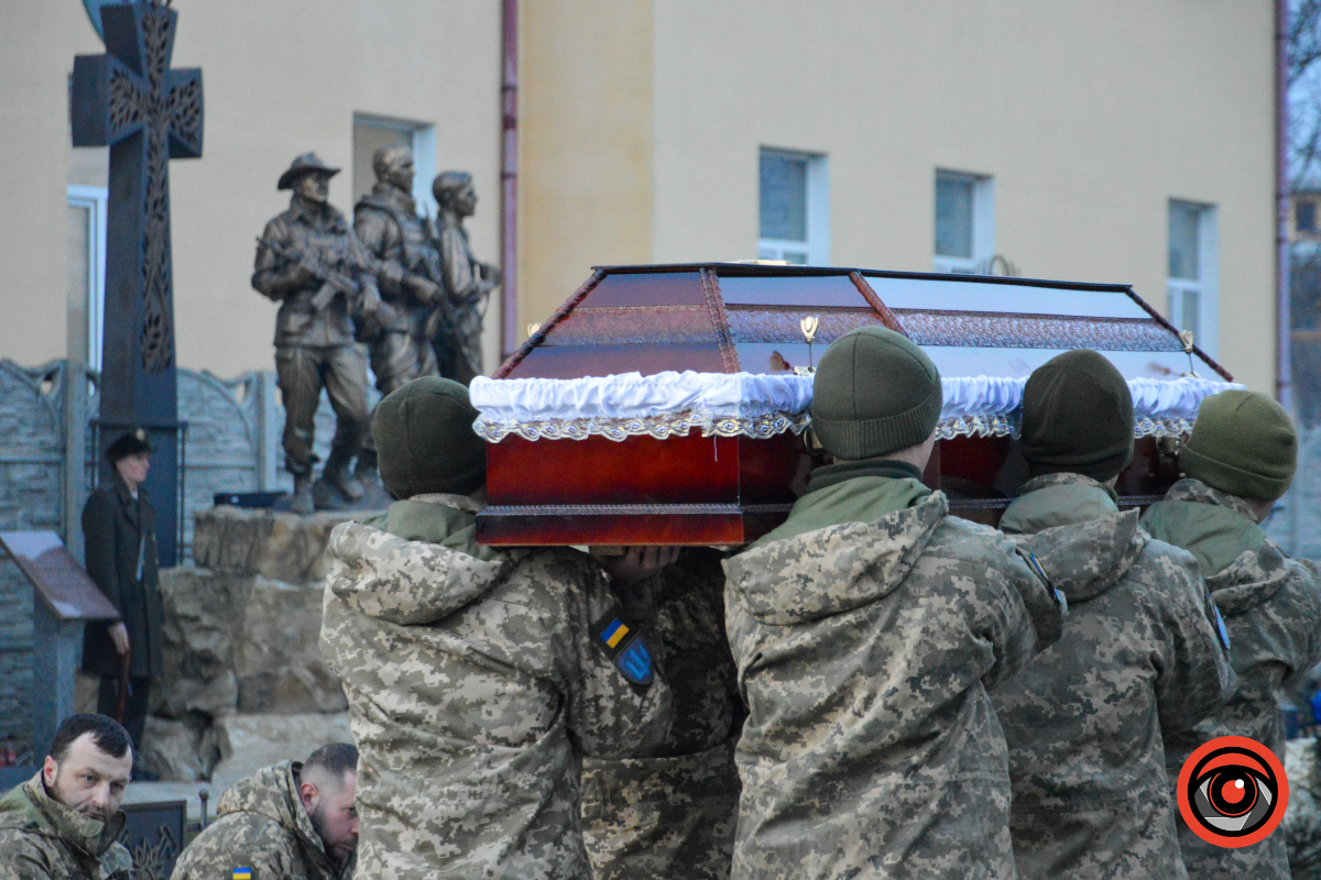 Коломия попрощалася з загиблим Героєм Володимиром Лободюком 9