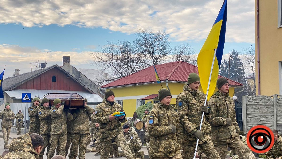 Коломия попрощалася з героєм Павлом Ігнатюком 6