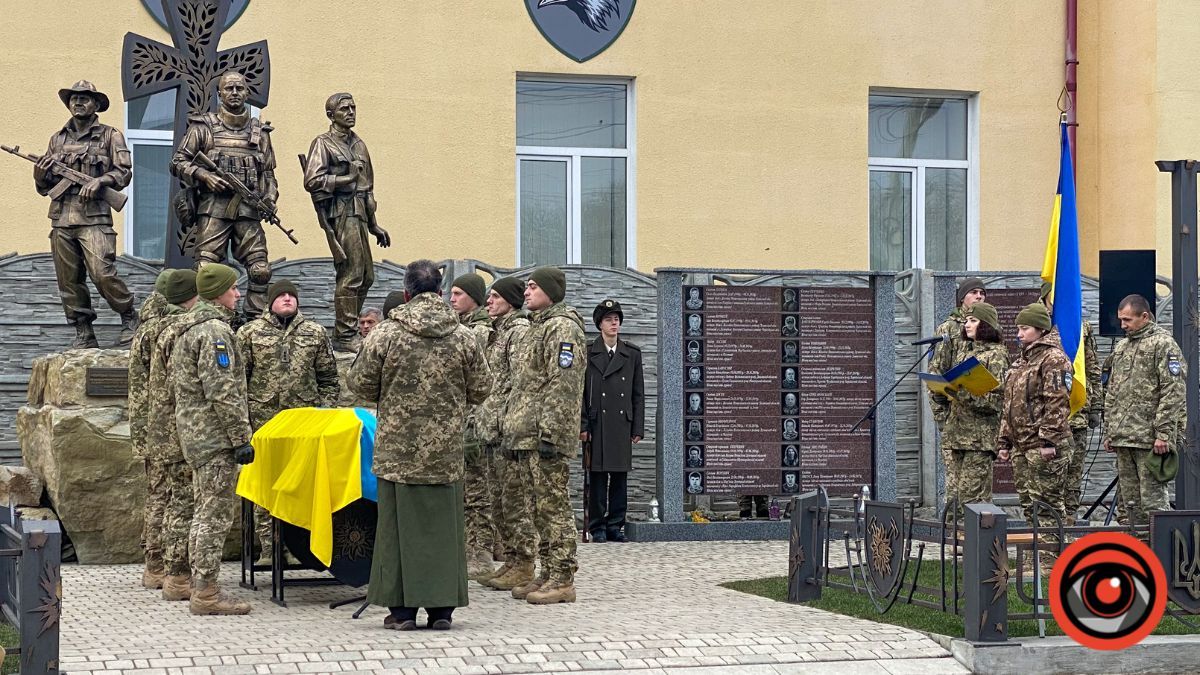 Коломия попрощалася з героєм Павлом Ігнатюком 9