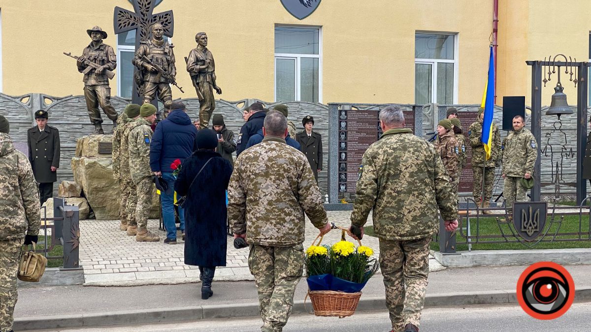 Коломия попрощалася з героєм Павлом Ігнатюком 10