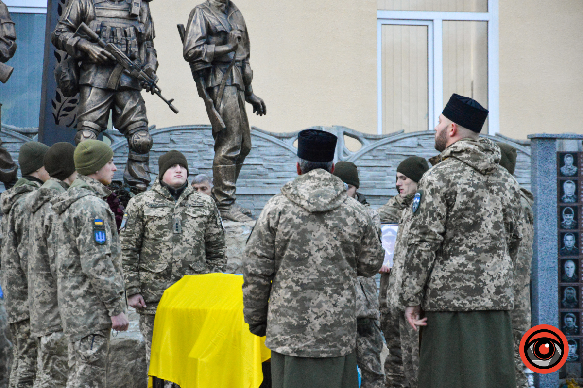 Коломия попрощалася з загиблим Героєм Володимиром Лободюком 15