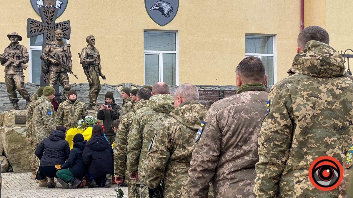 Коломия попрощалася з героєм Павлом Ігнатюком 12