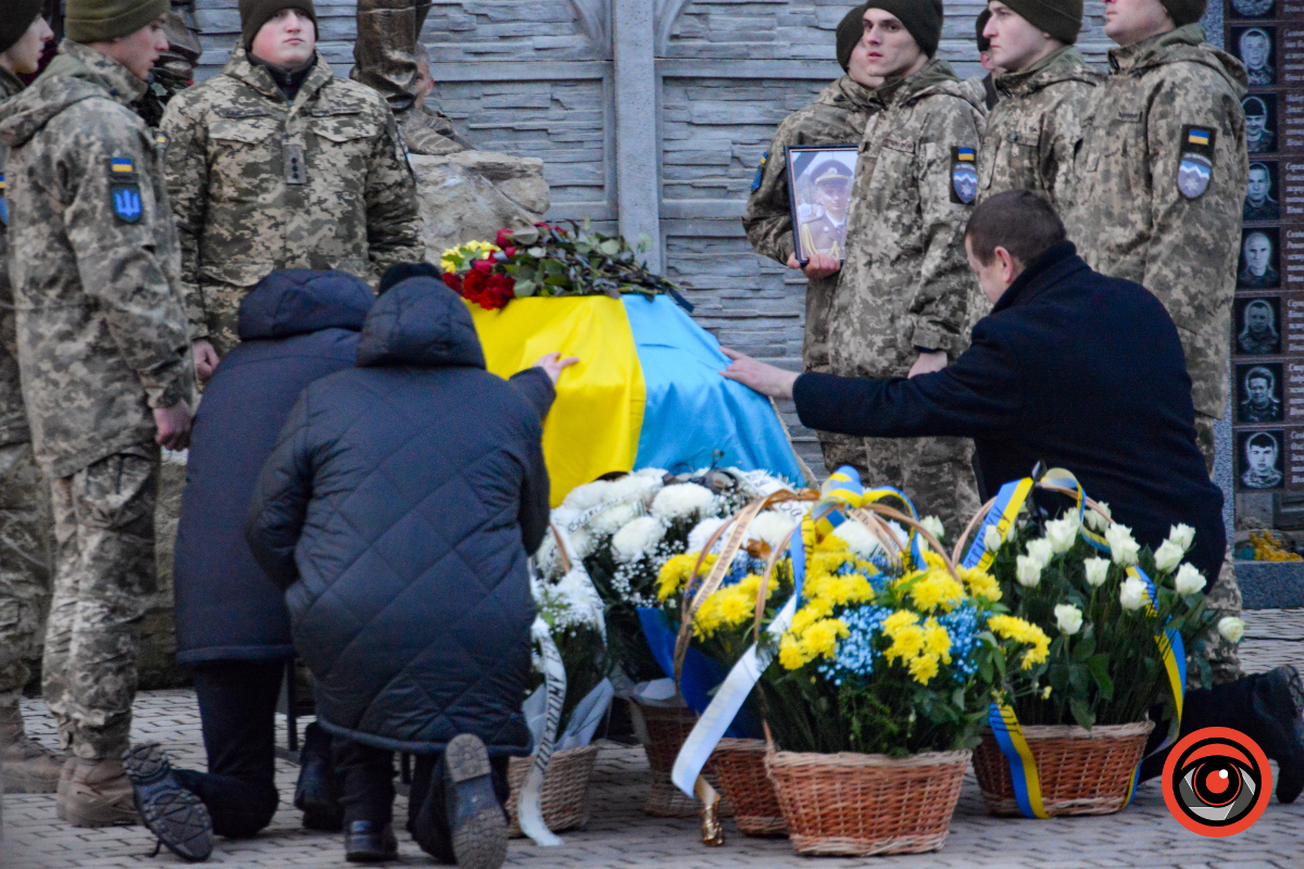 Коломия попрощалася з загиблим Героєм Володимиром Лободюком 16