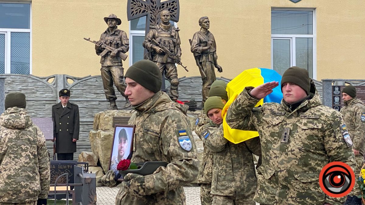 Коломия попрощалася з героєм Павлом Ігнатюком 14