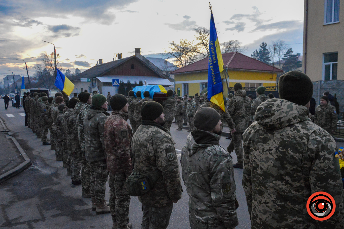 Коломия попрощалася з загиблим Героєм Володимиром Лободюком 17