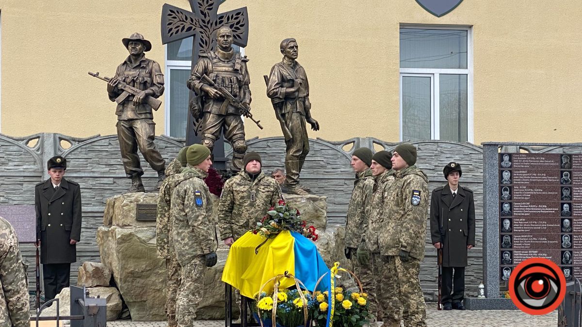 Коломия попрощалася з героєм Павлом Ігнатюком 13