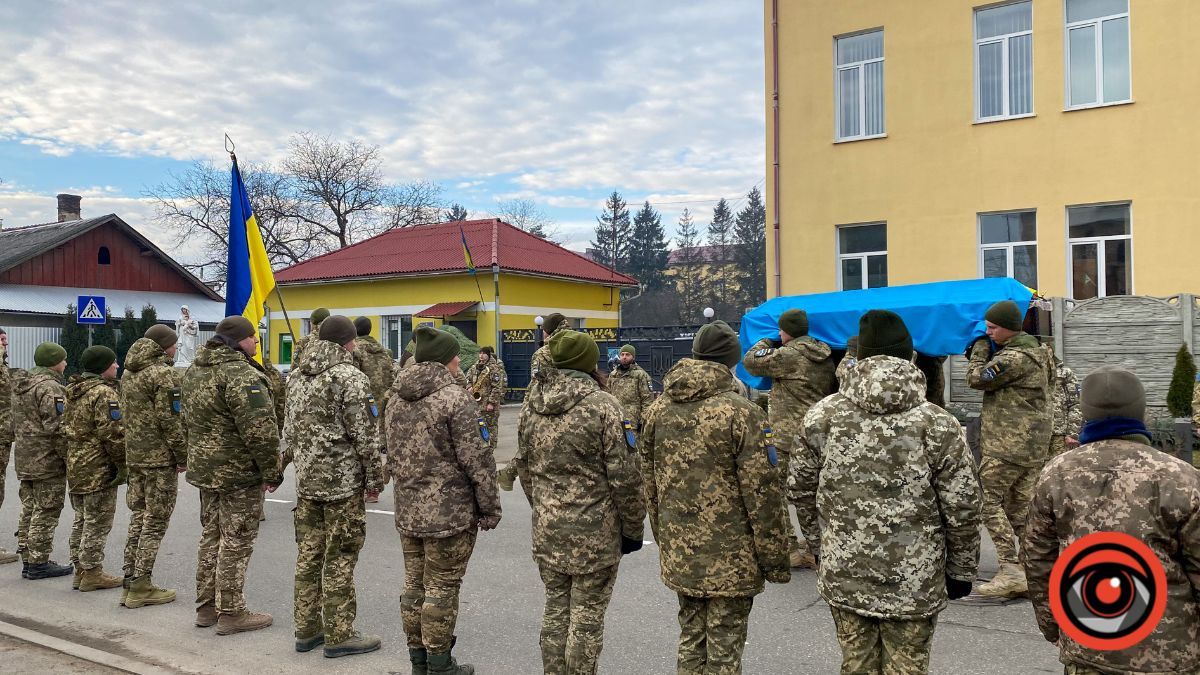 Коломия попрощалася з героєм Павлом Ігнатюком 15