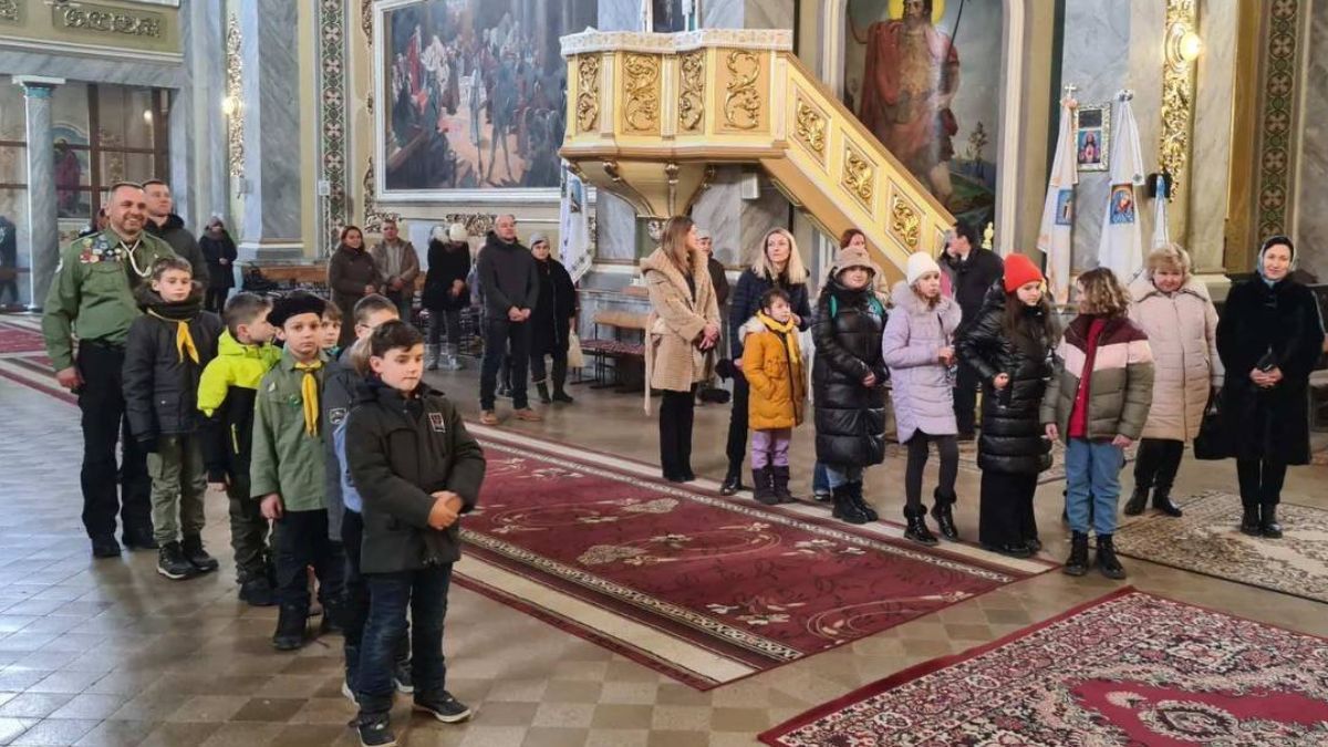 У Коломиї пластуни передали Вифлиємський вогонь у Собор Святого Архистратига Михаїла 2