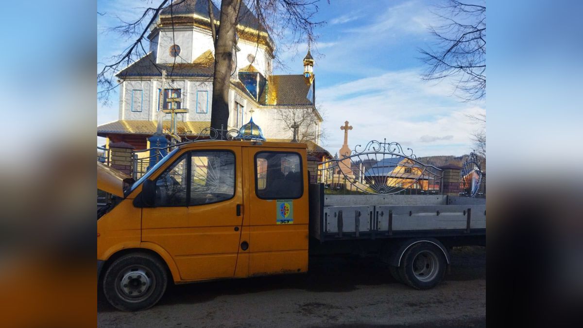 Авто для ЗСУ: у Космачі придбали та освятили вантажівку 1
