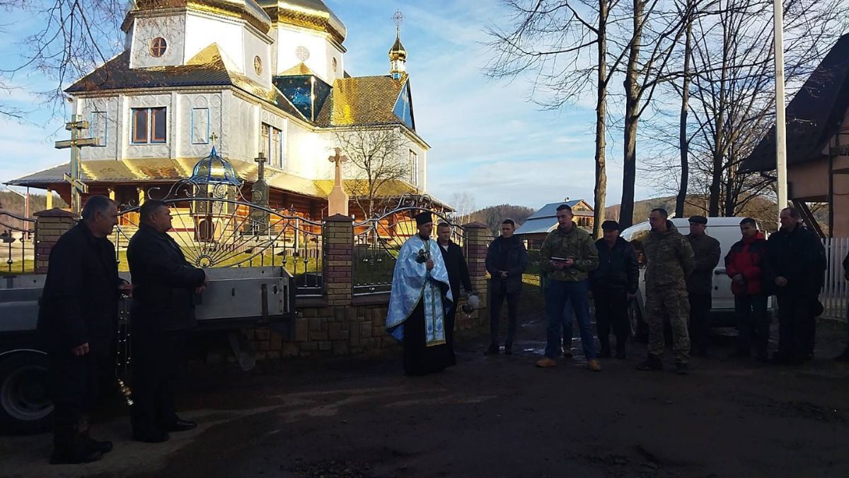 Авто для ЗСУ: у Космачі придбали та освятили вантажівку 3