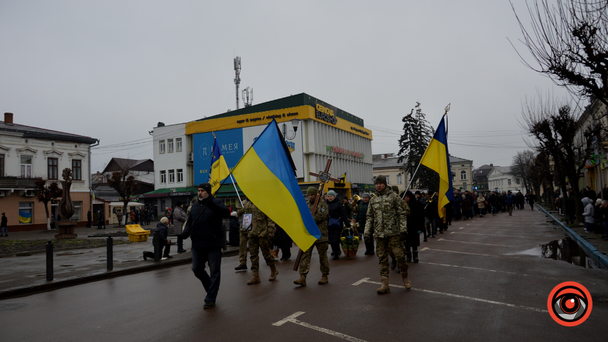 Коломия провела в останню путь Героя Сергія Нікандрова 13