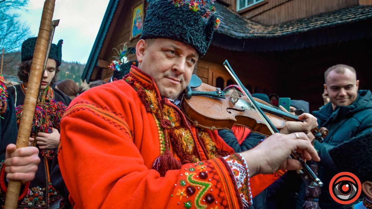 Наймасовіша коляда у Криворівні вперше відбулася 25 грудня | Відео та фото 14