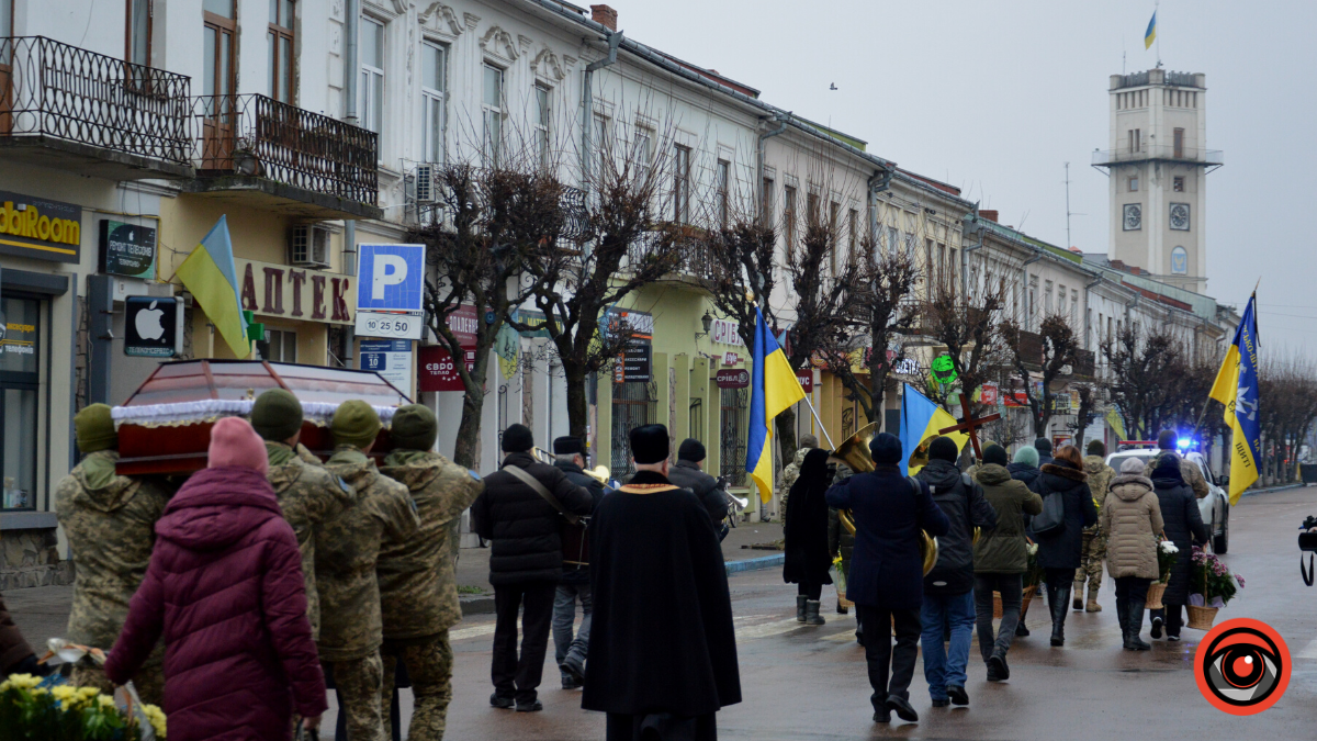 Коломия провела в останню путь Героя Сергія Нікандрова 12