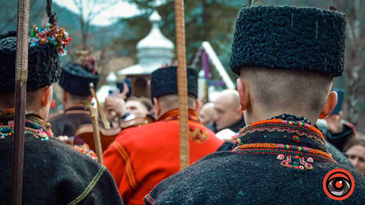 Наймасовіша коляда у Криворівні вперше відбулася 25 грудня | Відео та фото 13