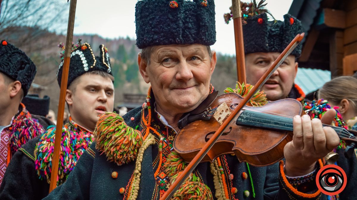 Наймасовіша коляда у Криворівні вперше відбулася 25 грудня | Відео та фото 11