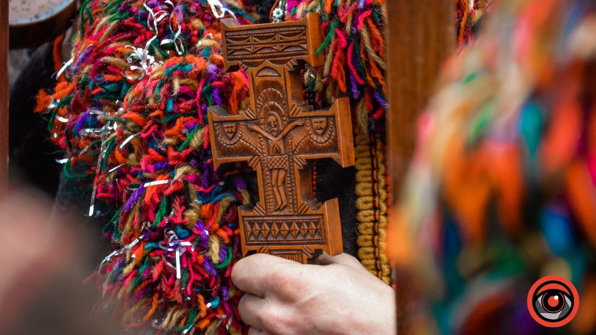 Наймасовіша коляда у Криворівні вперше відбулася 25 грудня | Відео та фото 8