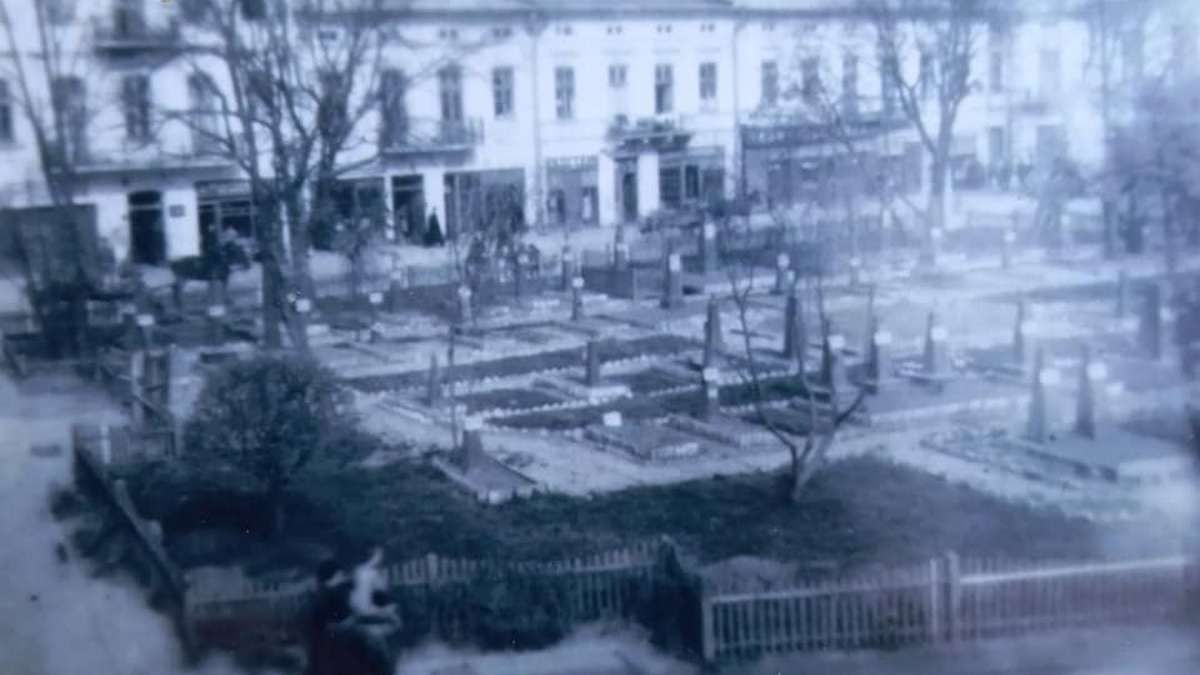 Поховання на сучасній площі Відродження. Фото з архіву Івана Лудчака