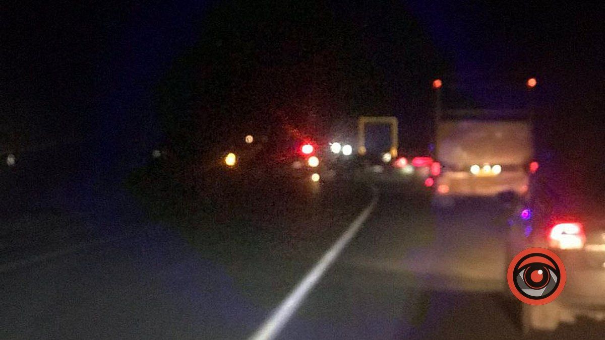 Під Коломиєю зіткнулись три автівки, дані про постраждалих уточнюються 1