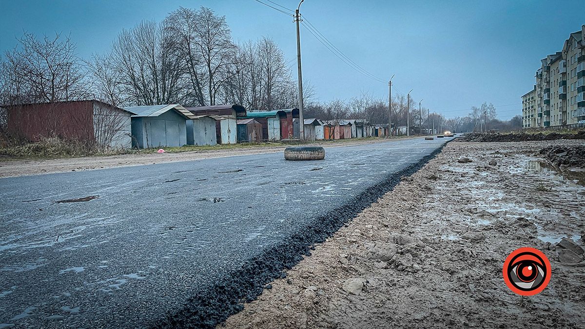 Асфальт проти болота: частина вул. Хмельницького має нове дорожнє покриття 1
