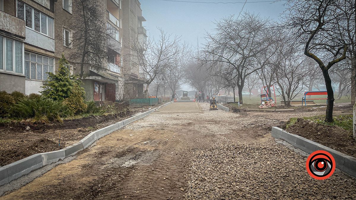 У мікрорайонні Мазепи в Коломиї ремонтують проїзди: скільки це коштує місту