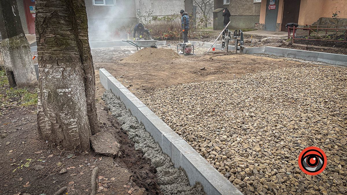 У мікрорайонні Мазепи в Коломиї ремонтують проїзди: скільки це коштує місту 10