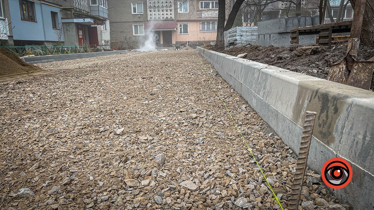 У мікрорайонні Мазепи в Коломиї ремонтують проїзди: скільки це коштує місту 11