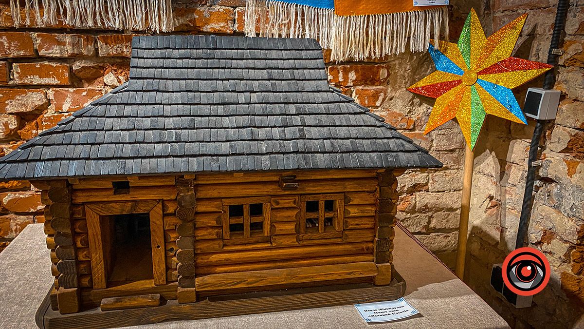 "Різдвяна виставка": онлайн-екскурсія у арт-галерею 8