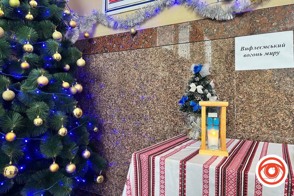 Пластуни передали залізничникам Вифлеємський Вогонь Миру 2