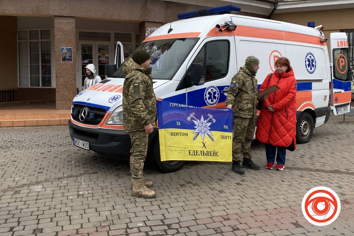 Реанімобіль для 10 ОГШБ: новий помічник відправився на передову 2