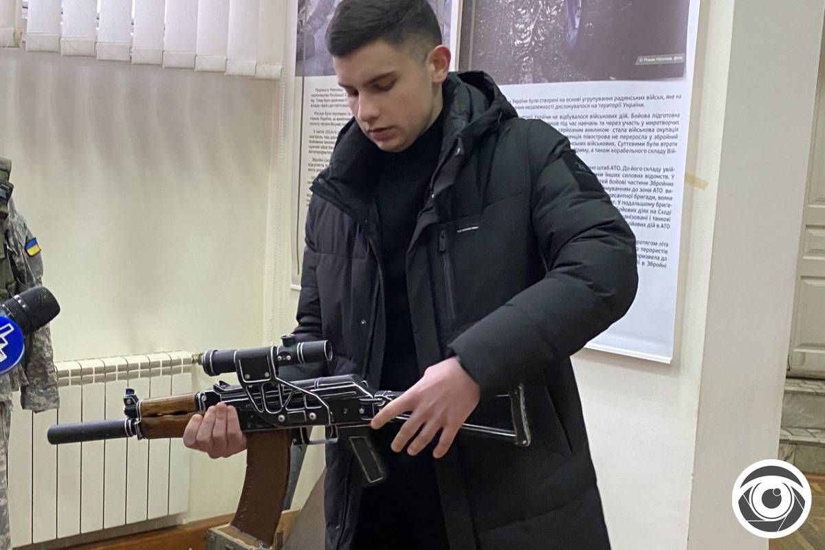 У Франківську відкрилась виставка моделей військової техніки, серед експонатів - роботи дітей з Коломийщини 5