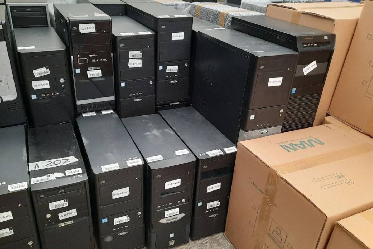 Прикарпатські навчальні заклади отримали понад 100 комп’ютерів 1