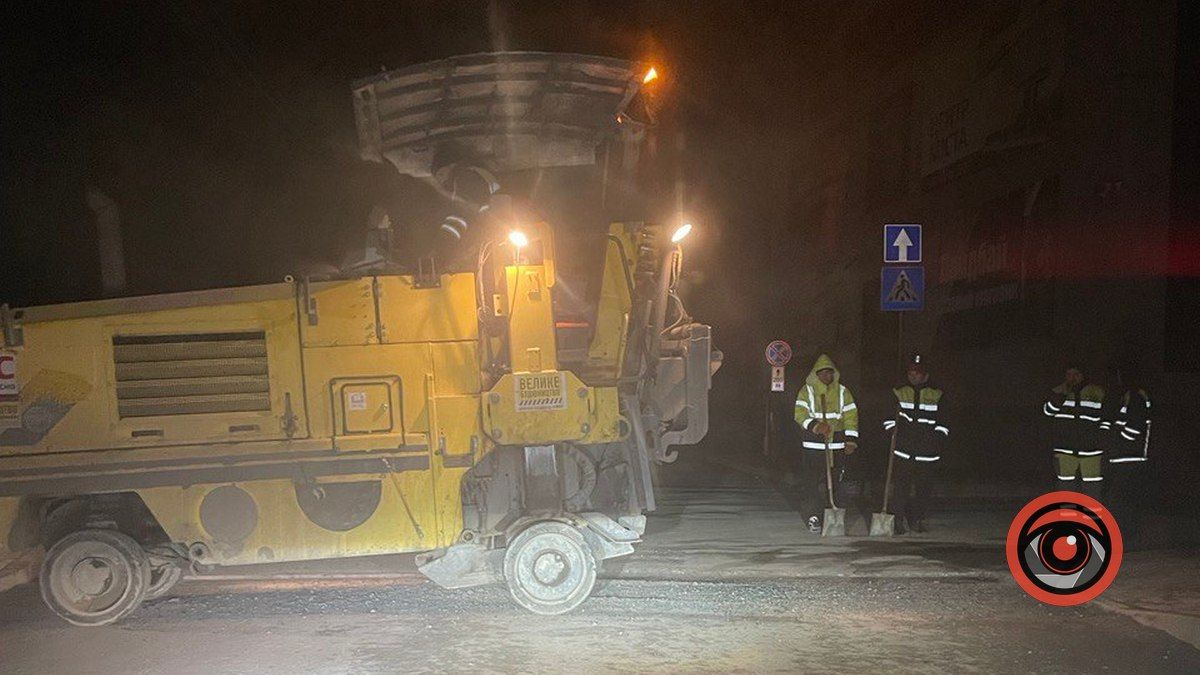 На Валовій почали стелити асфальт 2