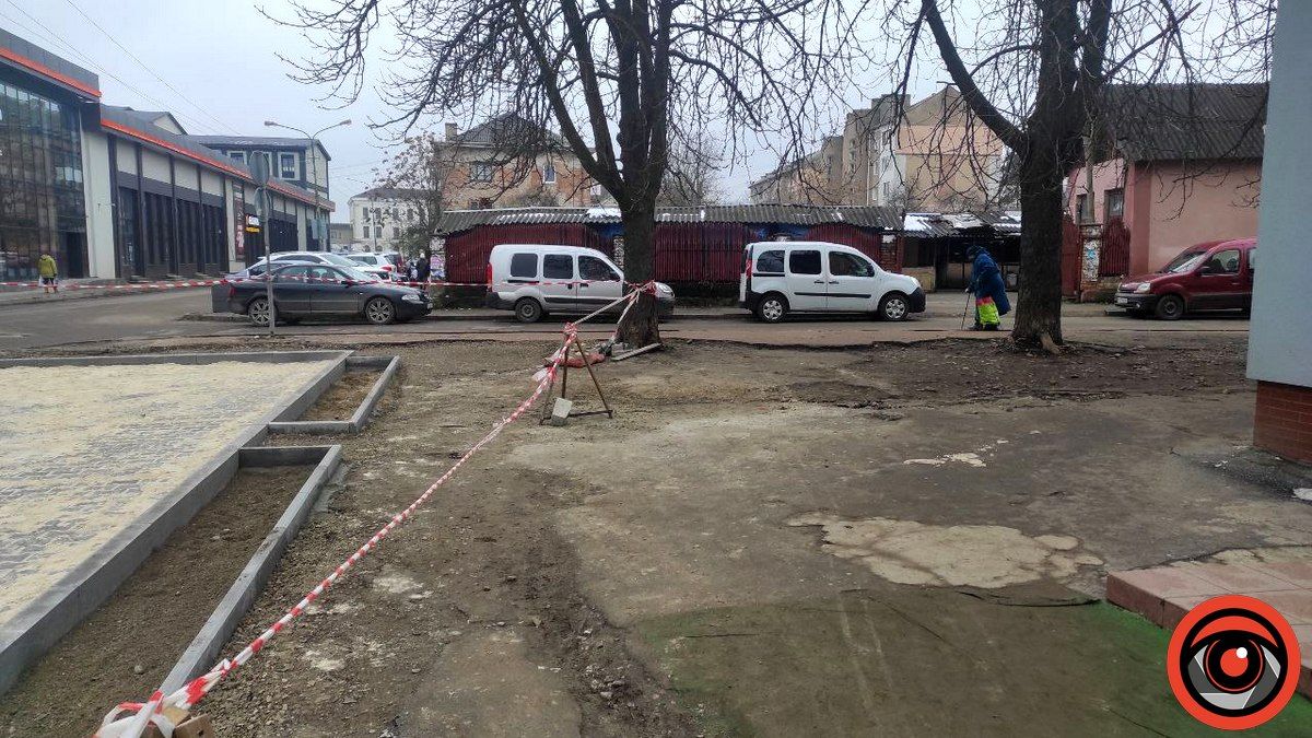 Не для людей, а для машин: ремонт на вул. Шухевича в Коломиї не торкнувся тротуарів 4