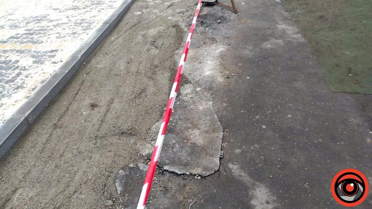 Не для людей, а для машин: ремонт на вул. Шухевича в Коломиї не торкнувся тротуарів 3
