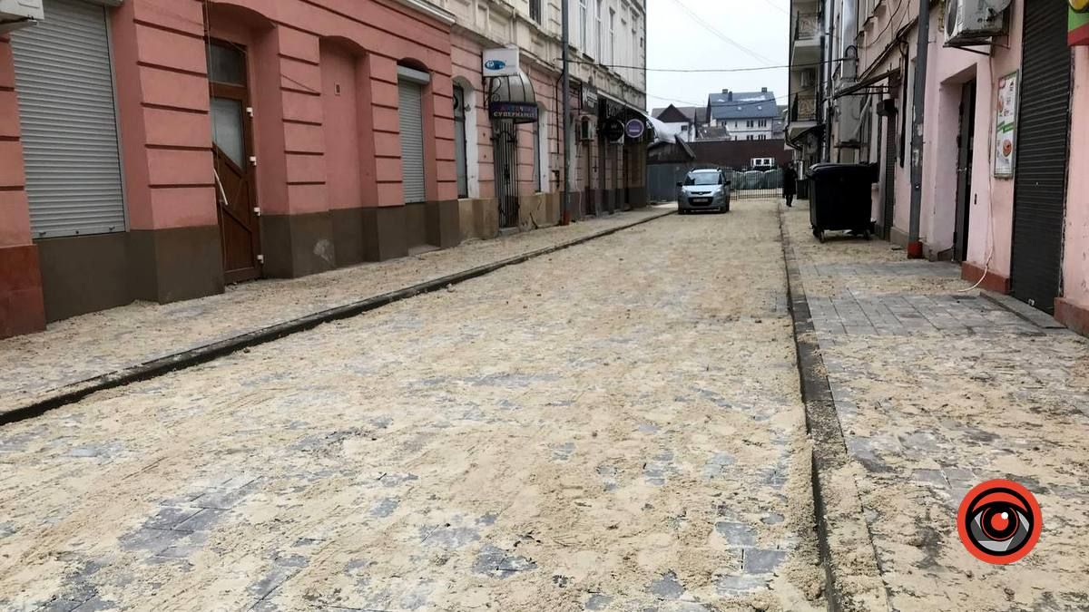 Бруківка на мільйон: у Коломиї в тендері переміг той, хто захотів більше 8