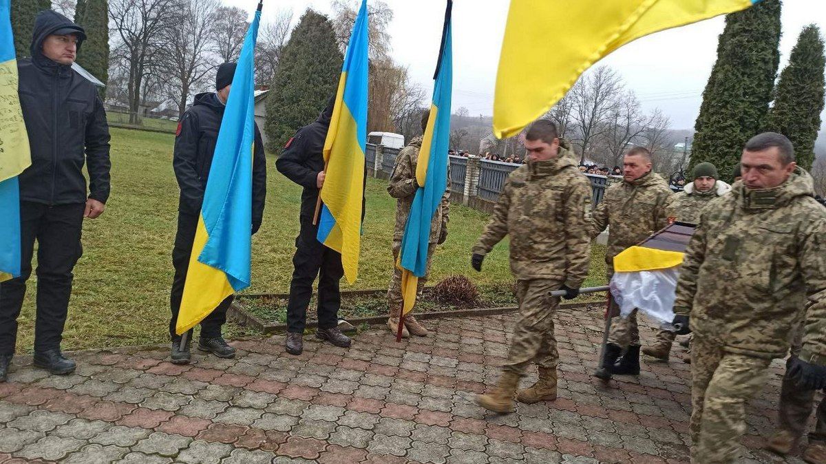 У Княждворі попрощалася із загиблим захисником Любомиром Карп'юком 3