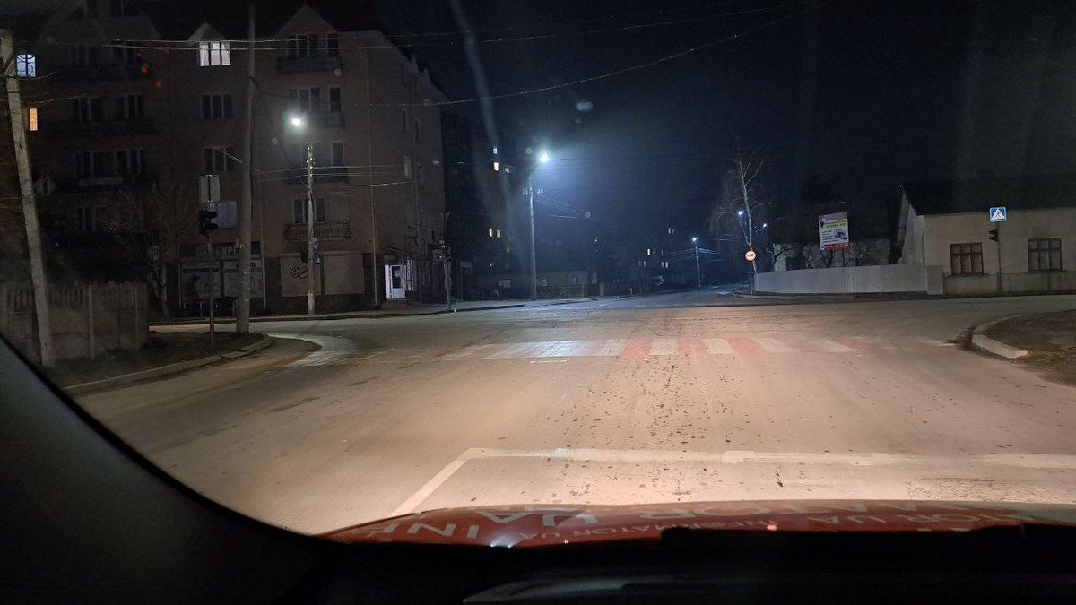 Ліхтарі світять, а світлофори - ні: на небезпечних перехрестях в Коломиї нема регулювання 2