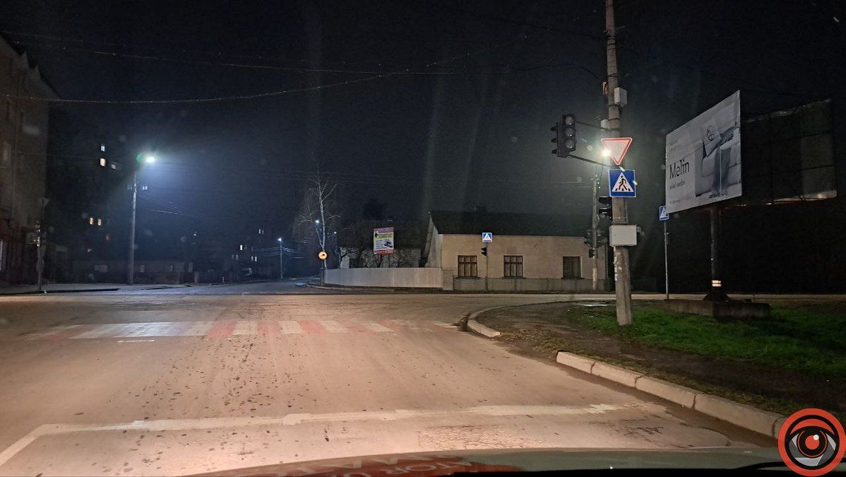Ліхтарі світять, а світлофори - ні: на небезпечних перехрестях в Коломиї нема регулювання 3
