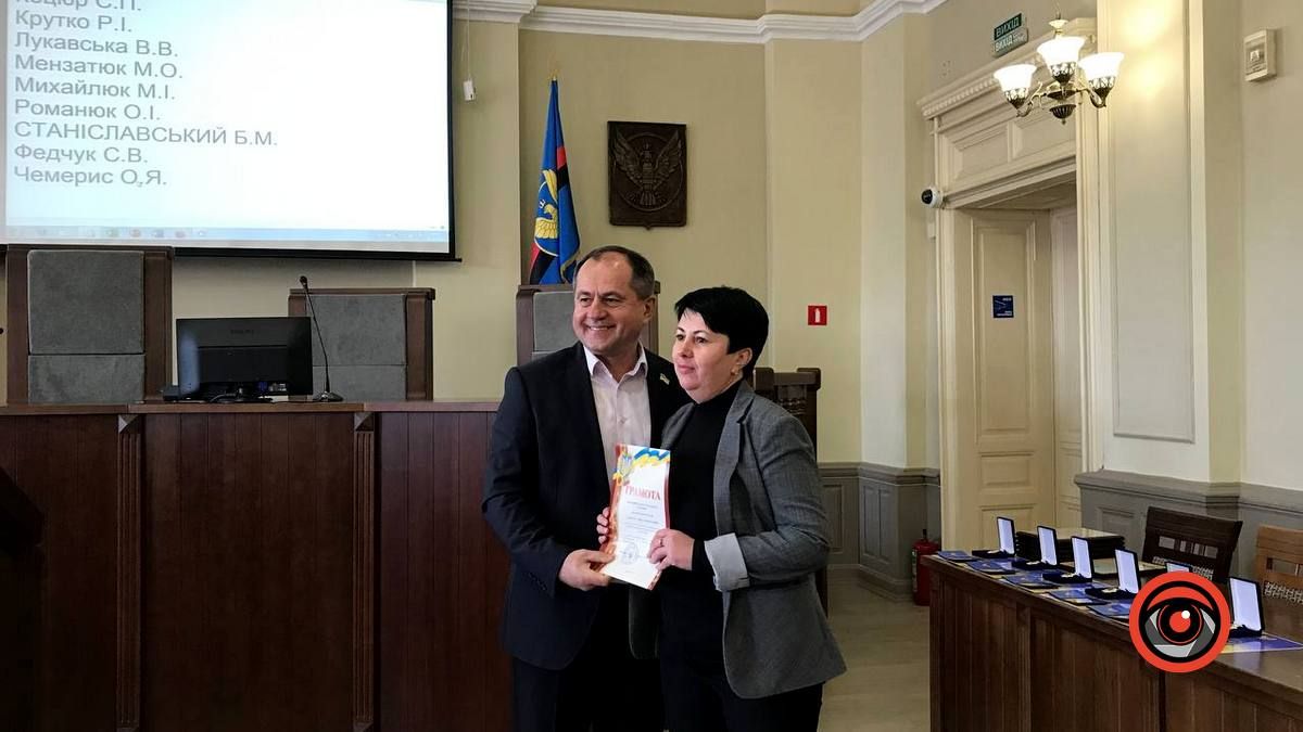На сесії міської ради керівництво ратуші отримало нагороди 8