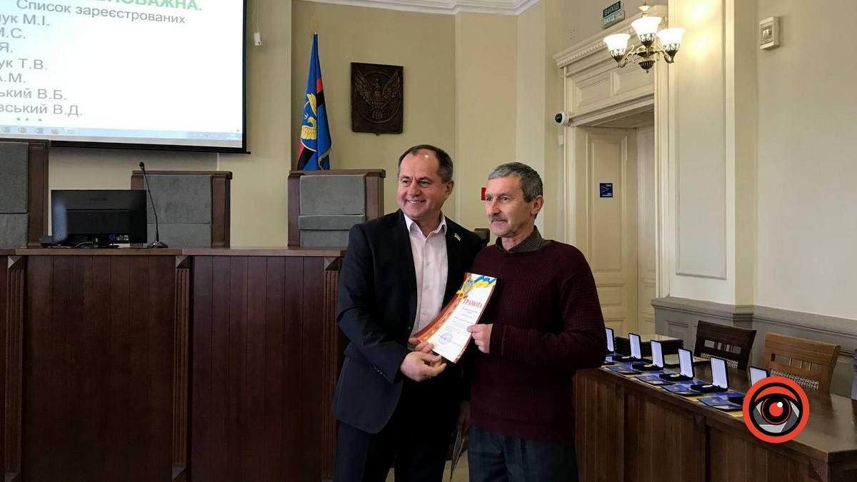 На сесії міської ради керівництво ратуші отримало нагороди 6