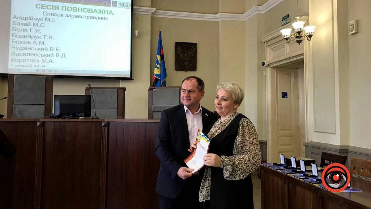 На сесії міської ради керівництво ратуші отримало нагороди 5