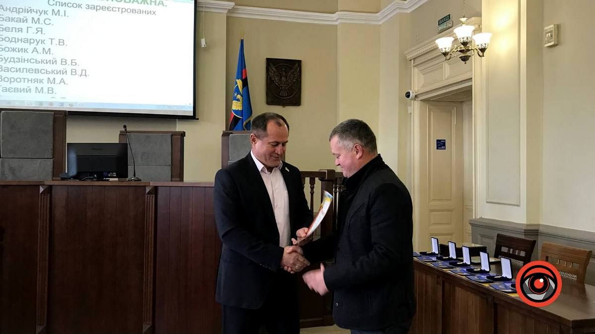 На сесії міської ради керівництво ратуші отримало нагороди 4