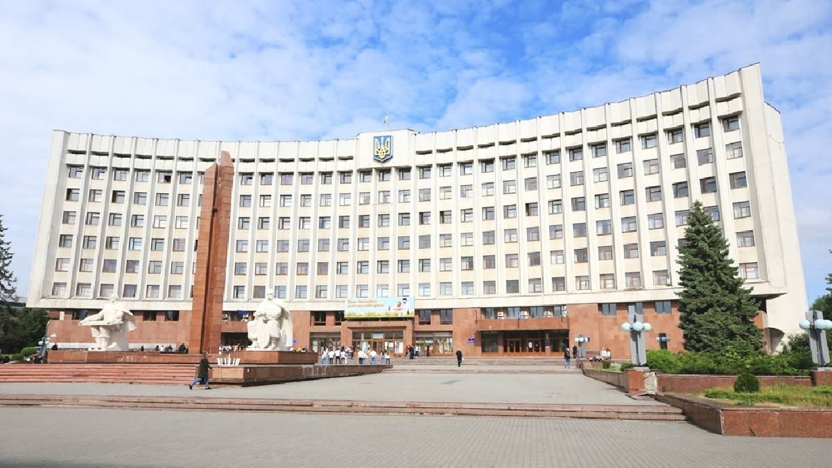 В будівлі Івано-Франківської ОДА шукають вибухівку
