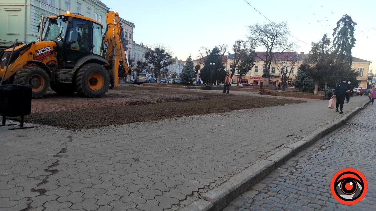 Все рівно: на площі Відродження закінчили демонтаж 4