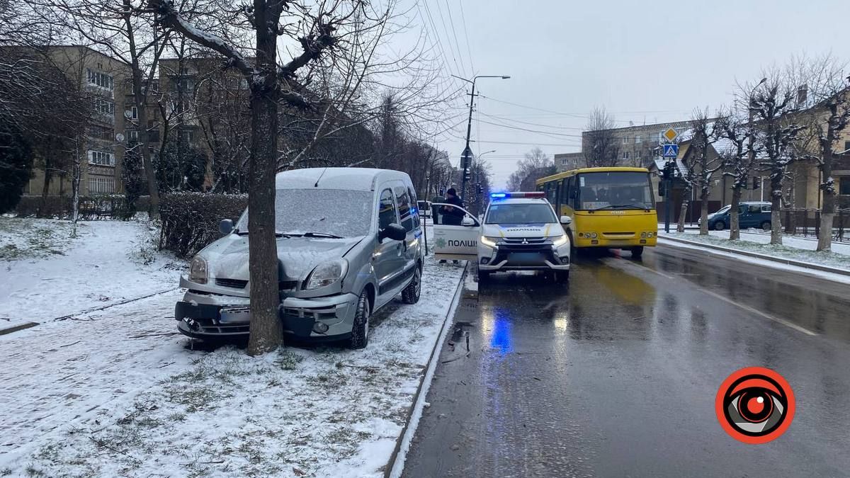 "Підрізав" і втік: у Коломиї трапилася ДТП 2
