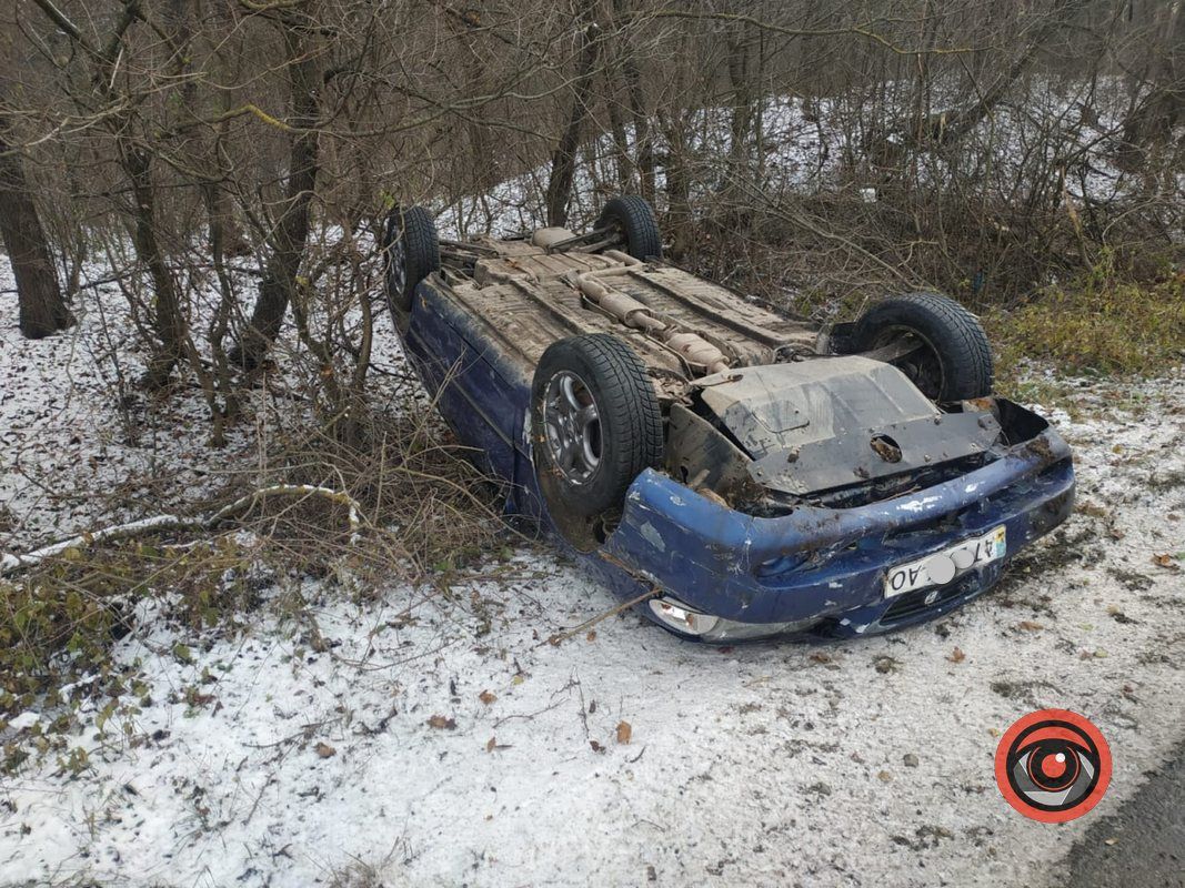 ДТП біля смт. Гвіздець: водія затиснуло в салоні 3